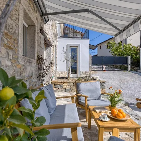 Casa Emilia In Sveti Donat 别墅