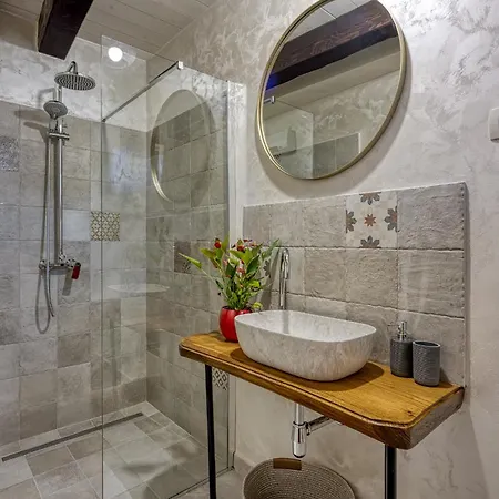 Casa Emilia In Sveti Donat 别墅